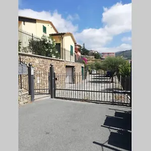 https://casa-mary-santo-stefano-al-mare.hotelitalianriviera.com